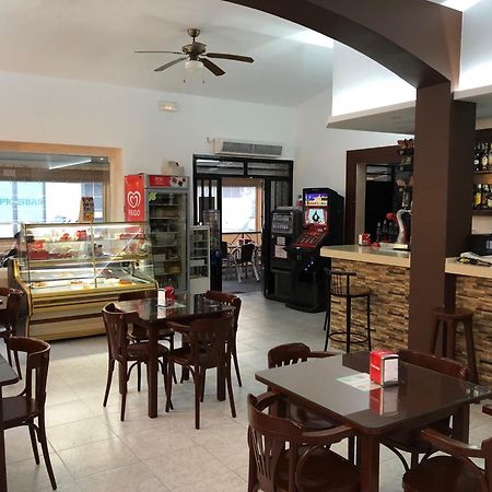 Hostal Barbate Luaran gambar